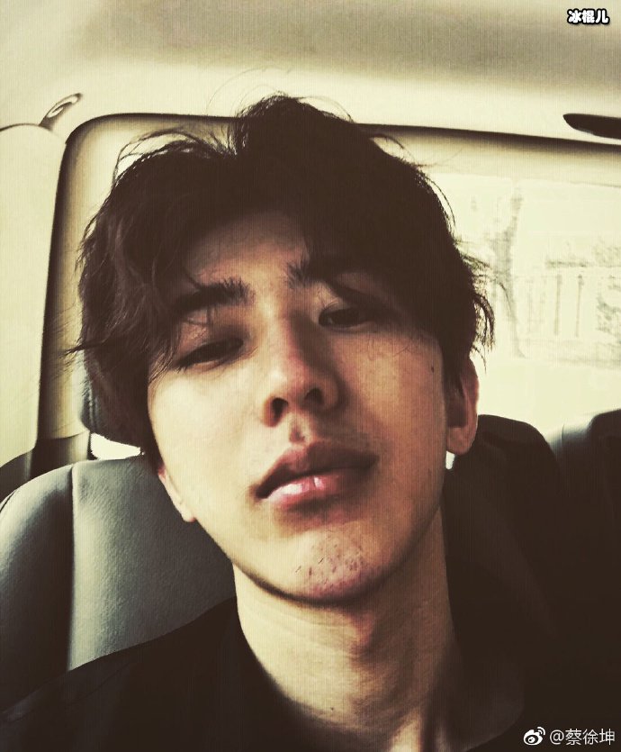 蔡徐坤素颜胡子照