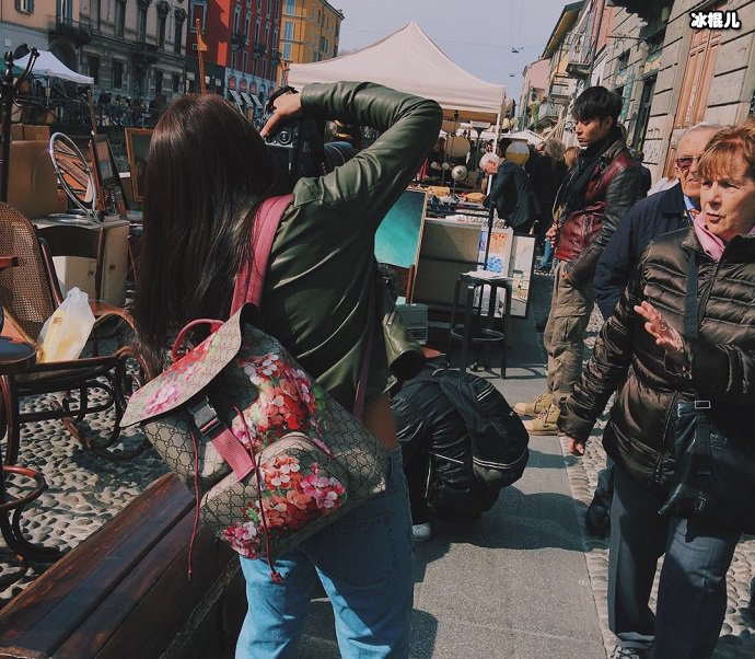 毕滢的奢侈品背包