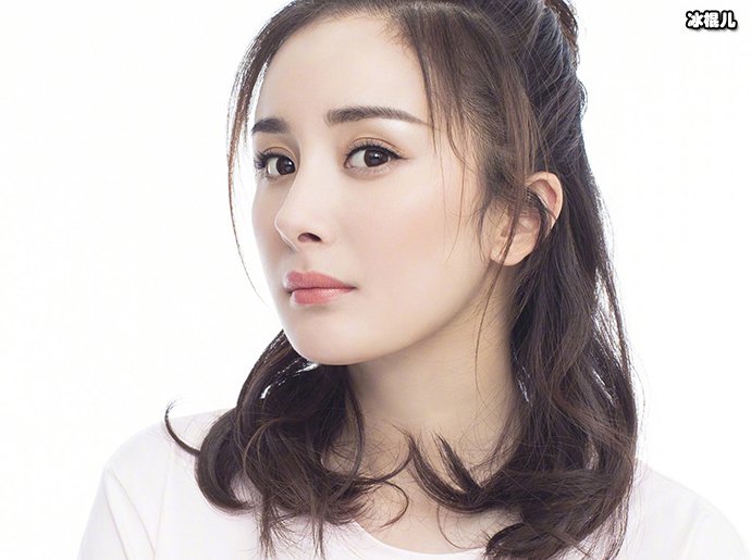 杨幂捍卫祖国领土此举网友称爱了