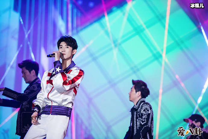 王源首次回应抽烟