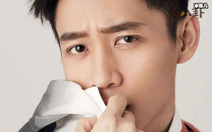 魏晨晒结婚证结婚