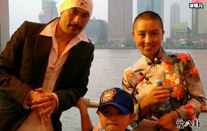 徐锦江一家三口