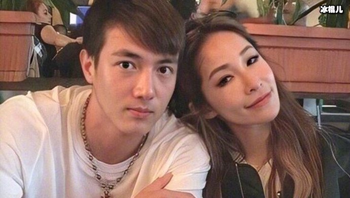 萧亚轩与鲜肉小男友亲密照