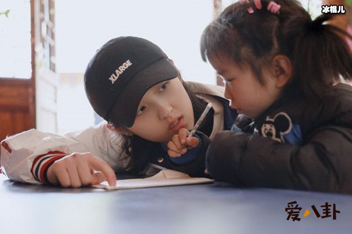 张子枫妹妹综艺照