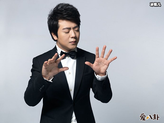 朗朗再回应没帮妻子拎包