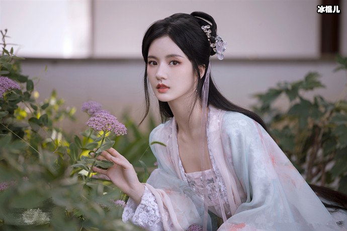 刘些宁古装图片