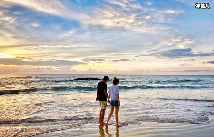 张继科景甜海边漫步