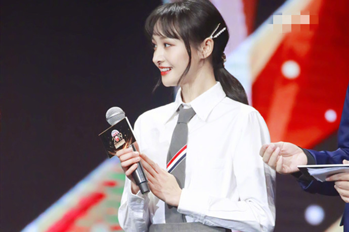 郑爽校服造型曝光