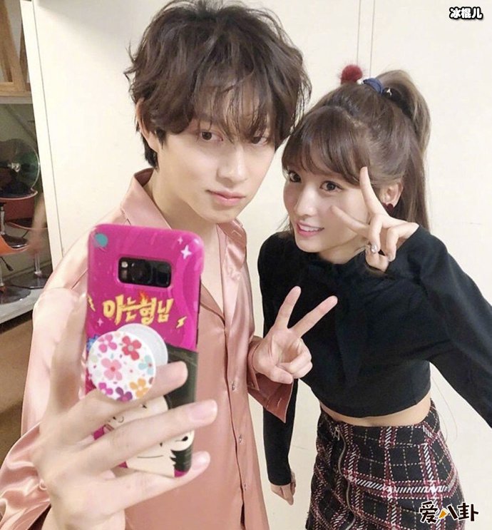 金希澈与momo公开恋情