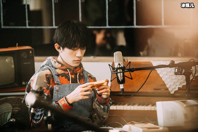 易烊千玺朋友请听好