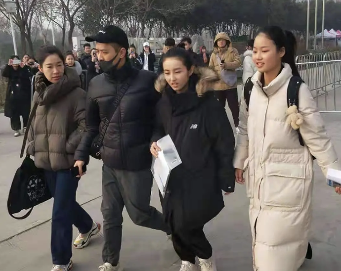 张子枫参加艺考路透图