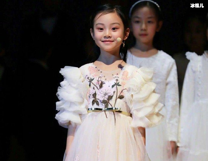 长成小淑女的甜馨