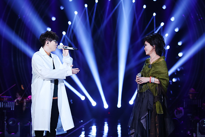 齐豫《我是歌手》舞台与毛不易献唱