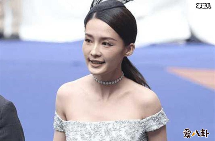 李沁参加活动照