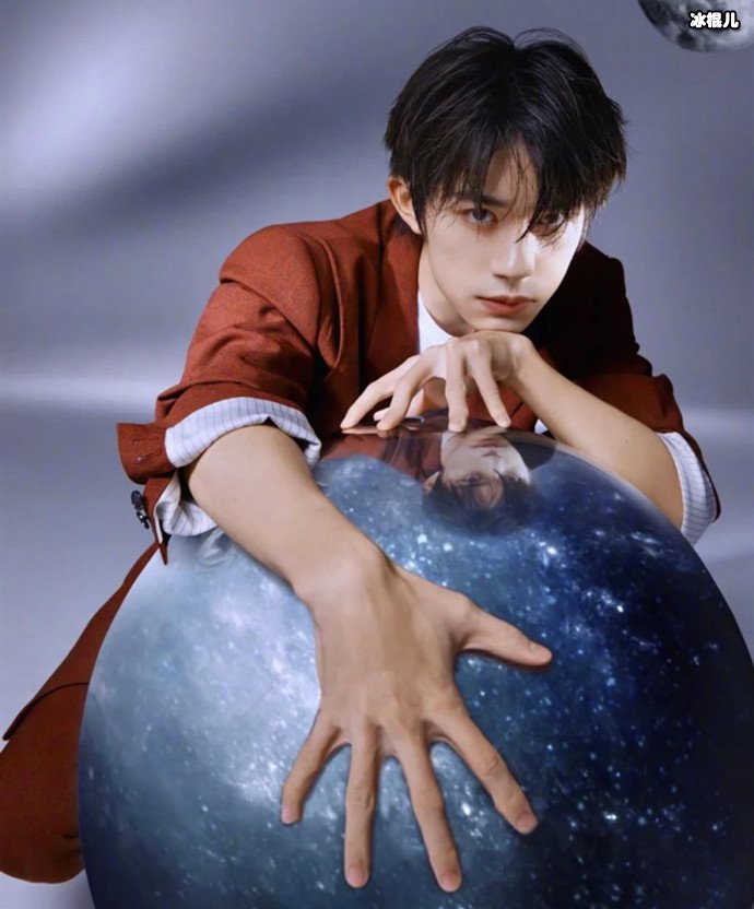 易烊千玺百亿票房先生