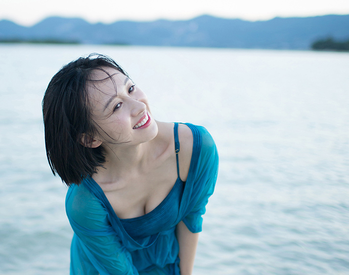 演员练束梅和练练是同一个人吗