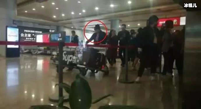 吴宣仪行李箱被私生饭偷盗