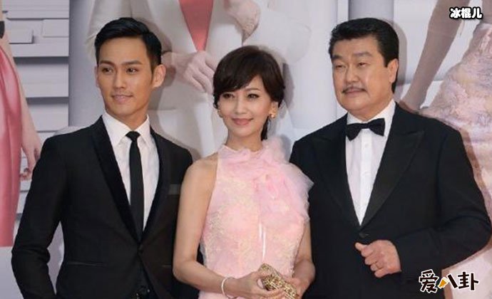 赵雅芝一家三口