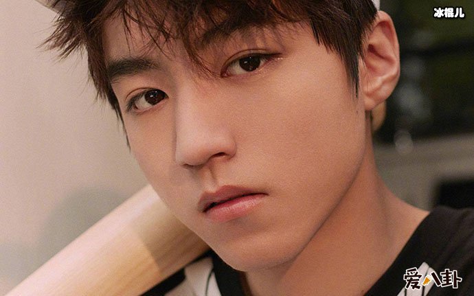 河南一幼师让孩子应援王俊凯