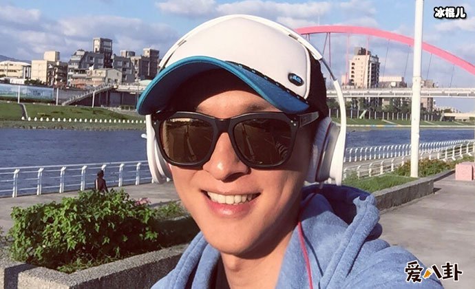 安钧璨因病去世