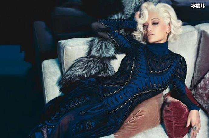 妮琪米娜内裤陷进去