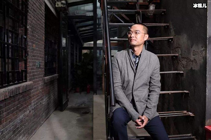 冯唐自嘲自己容貌diss黄晓明要给新人机会