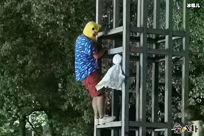 军训挂晴天娃娃的是哪个学校