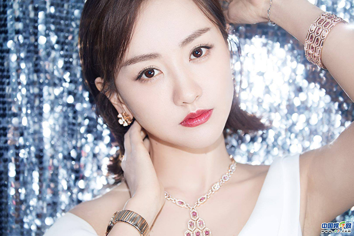 杨蓉胸部曾做手术