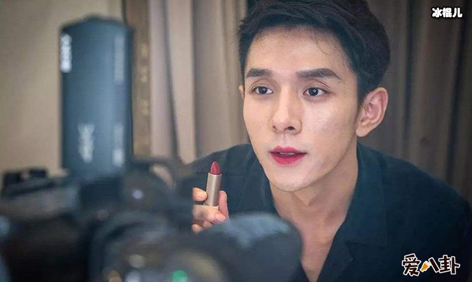 井柏然和李佳琦讨论搓澡