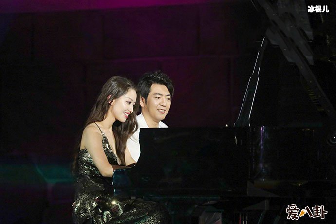 朗朗回应机场不拿行李的原因