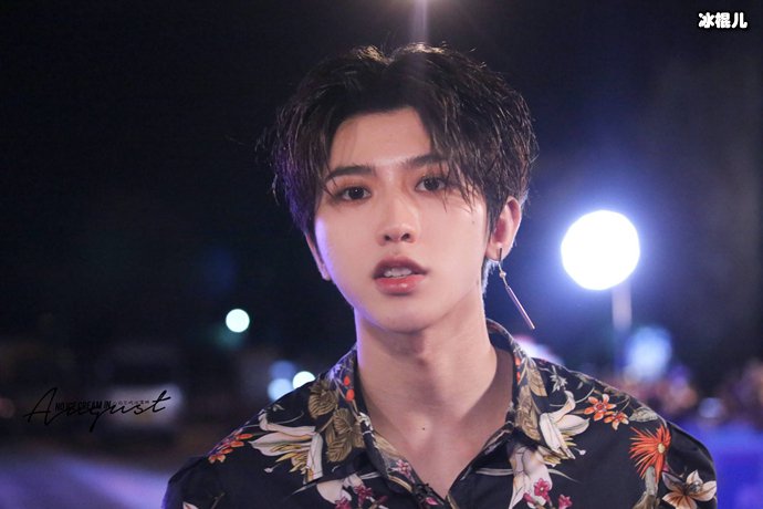 蔡徐坤机场照片曝光