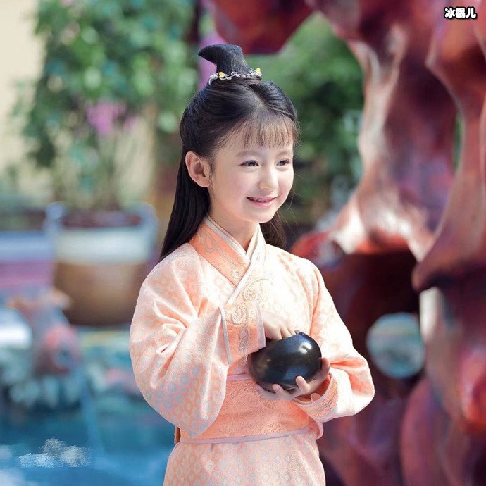 裴佳欣赵丽颖的接班人