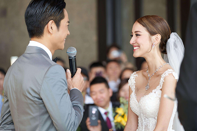 郑嘉颖与小22岁妻子陈凯琳结婚