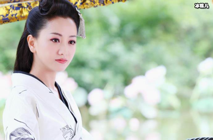 哪些明星有唇珠