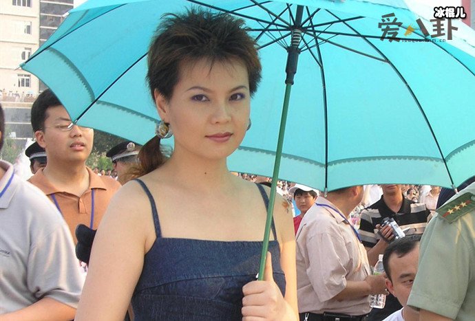 周冰倩老公是何政军吗