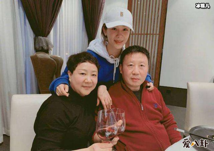 揭秘杨紫父母身份及家庭背景