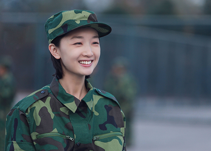 周冬雨如何看待网上的假料