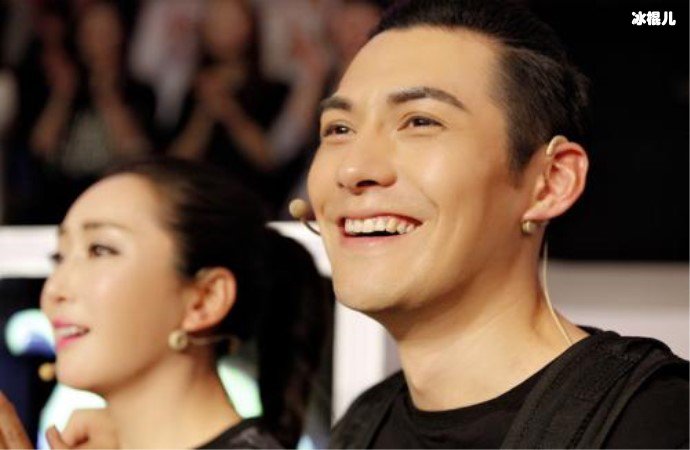 严屹宽的五官太好看了 被人怀疑是混血