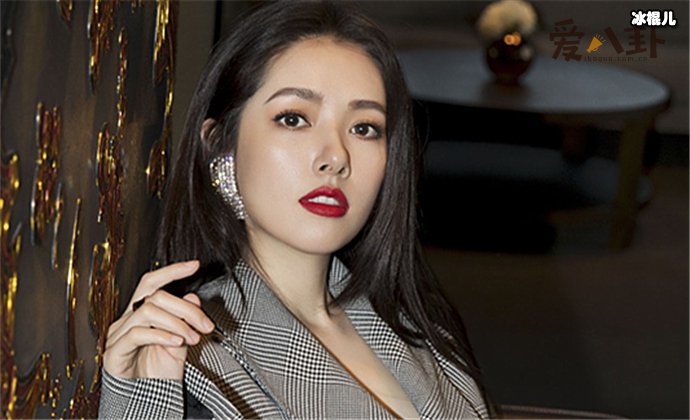 网传其36岁生下向家千金