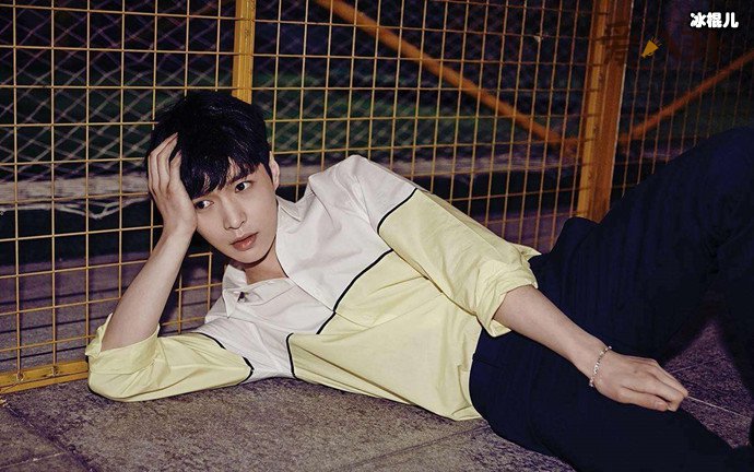 张艺兴到海外经常和队友相聚