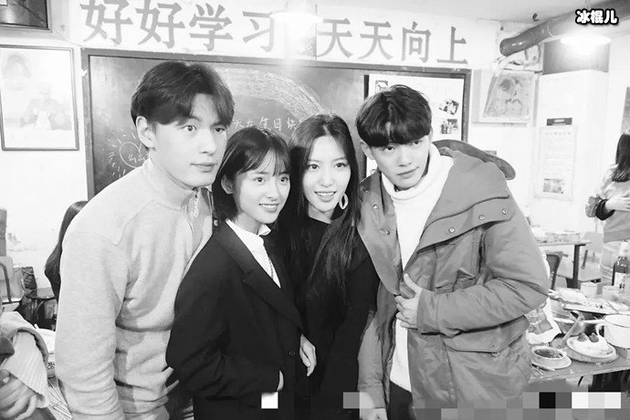 沈月和美女助理