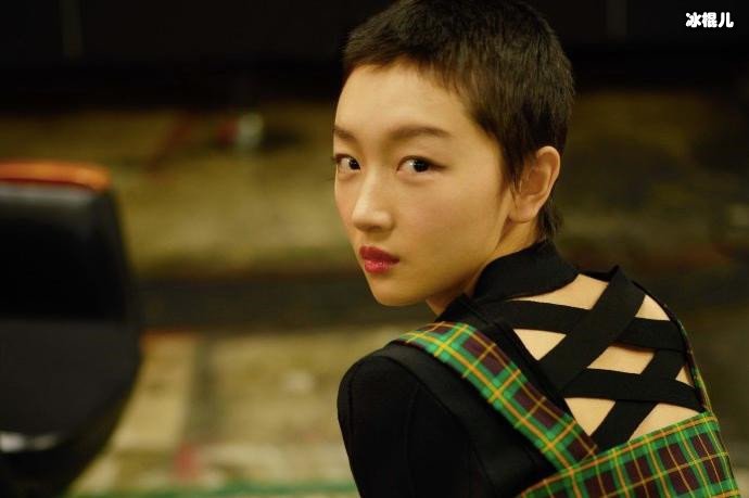 周冬雨获金像奖最佳女演员