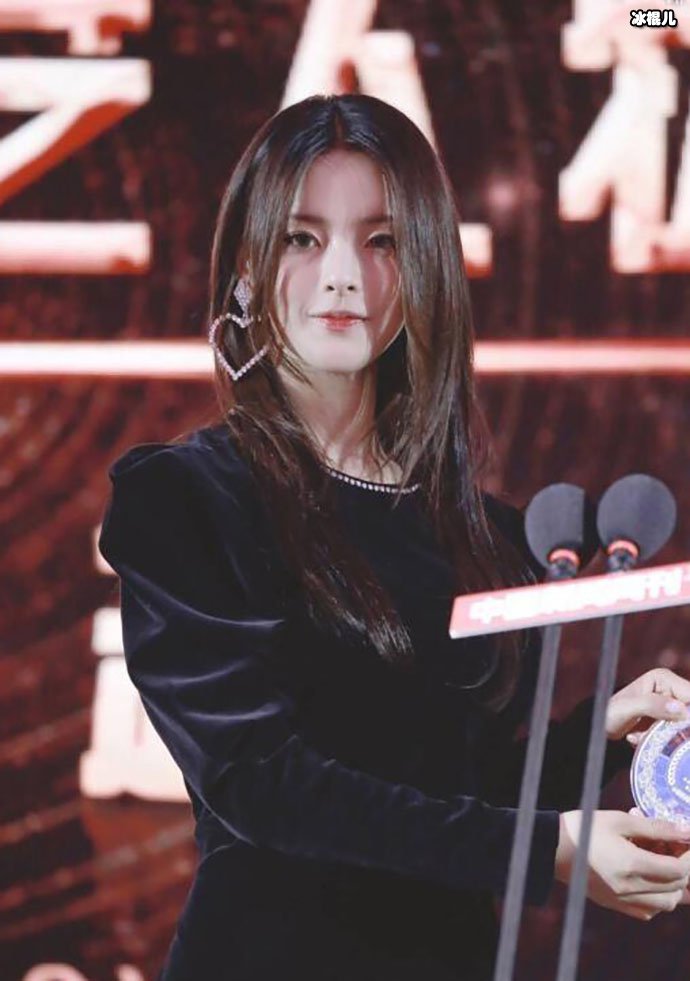 杨超越获2018影响中国人物