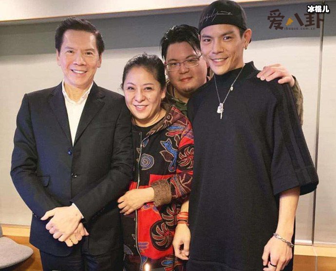 向太夫妇和两个儿子