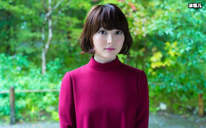 花泽香菜有一双明亮的大眼睛，短发是她的标志