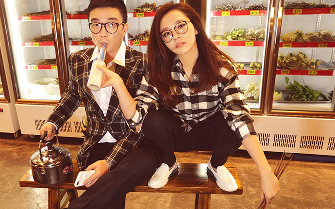 张靓颖冯柯结婚照很接地气