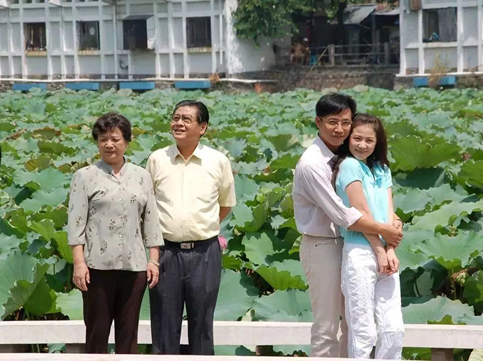 康伯康婶现实中并不是夫妻