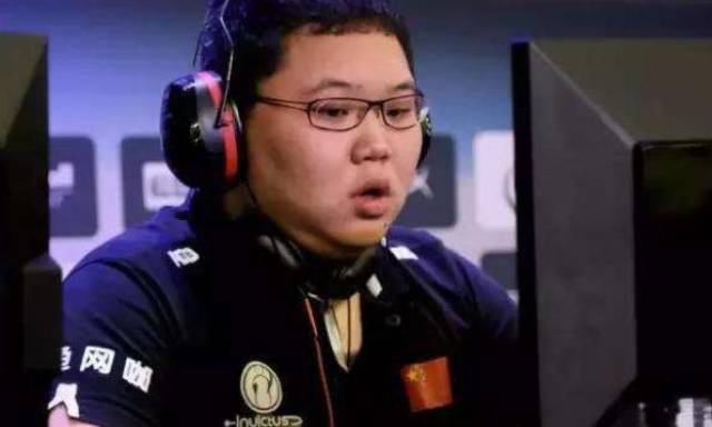 PDD的扎克五杀为何成为LPL电竞史上的经典瞬间？