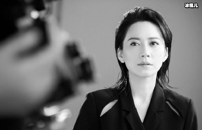 俞飞鸿短发英气十足