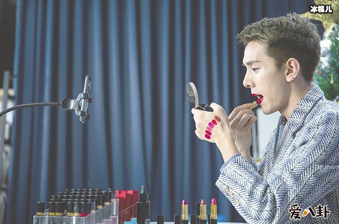 李佳琦回应抽烟